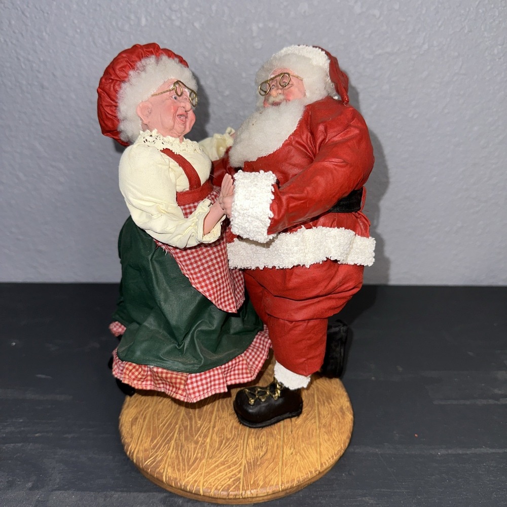 VGT Clothtique Fabric Mache Detailed‎ Mrs & Mr Claus Dancing Santa 10" EUC